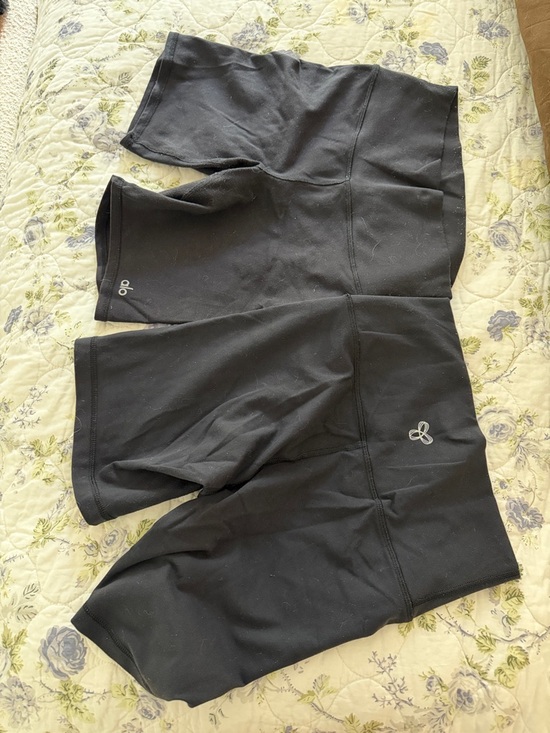 ALO Yoga Pants - BUNDLE 2x - Alo Yoga and Aritzia TNA Black 4” biker shorts  S-M